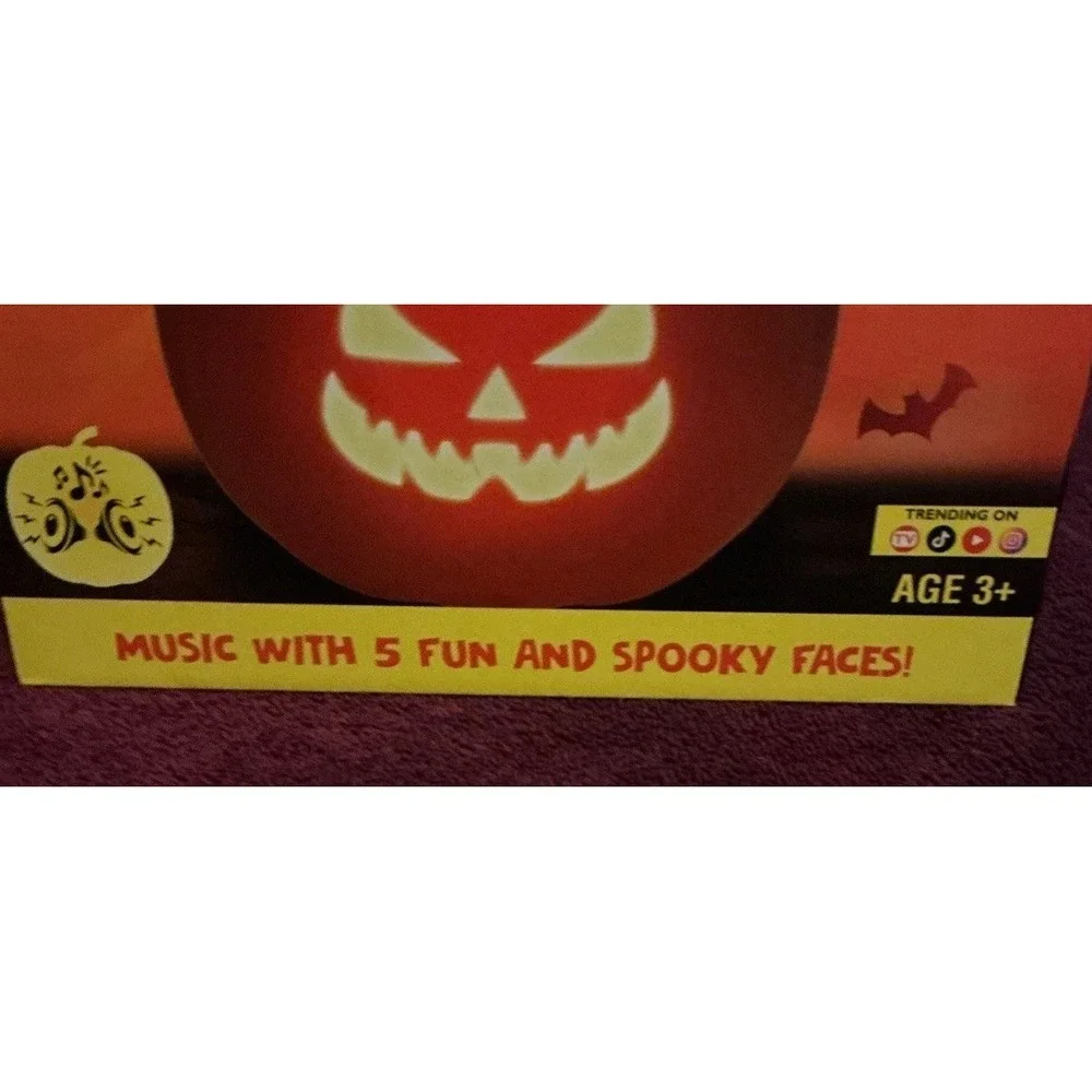 Animated Pumpkin‎ Music With 5 Fun And Spooky Faces Built-in Speakers LEDs NIB